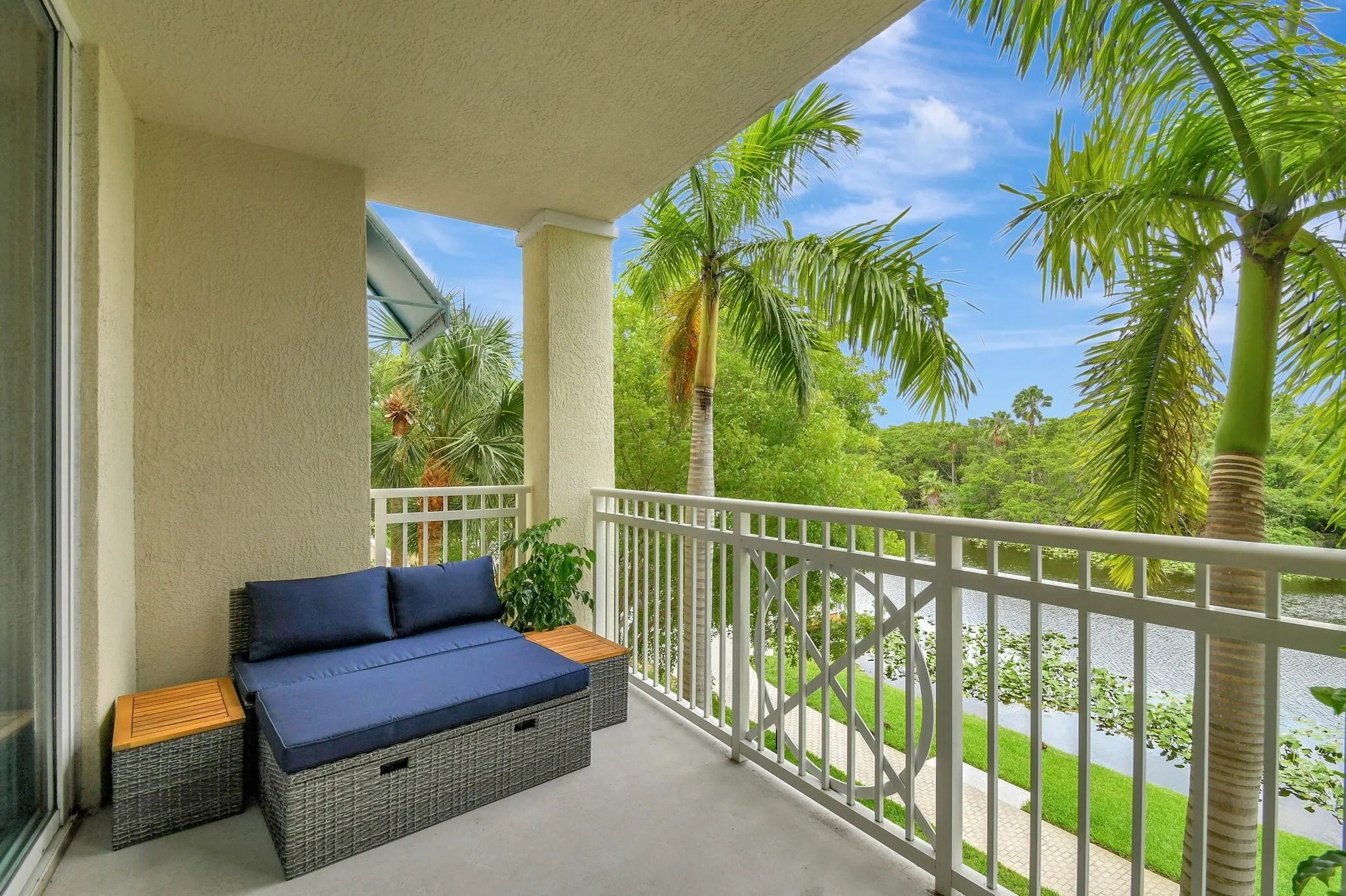 350 N Federal Highway, #103