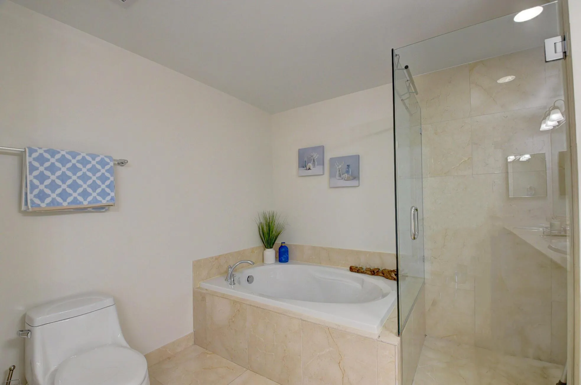 350 N Federal Highway, #103