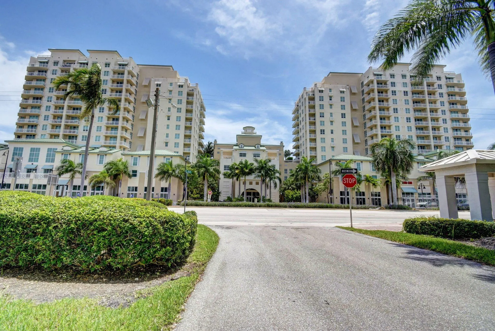 350 N Federal Highway, #103