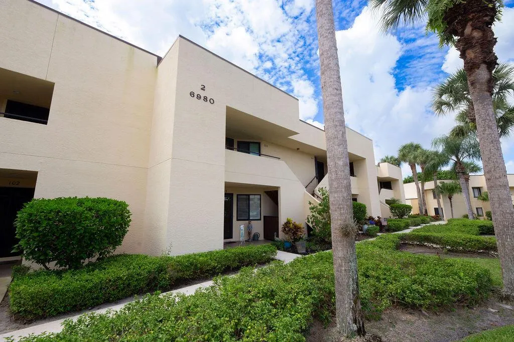 6980 SE Constitution Boulevard, #203
