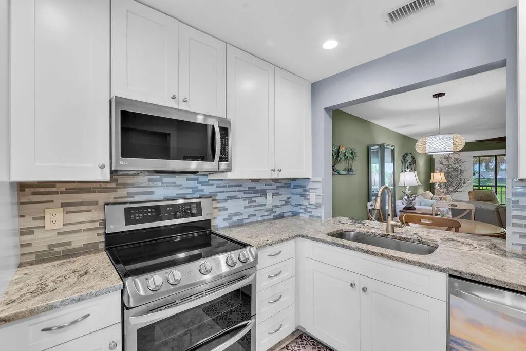 6980 SE Constitution Boulevard, #203