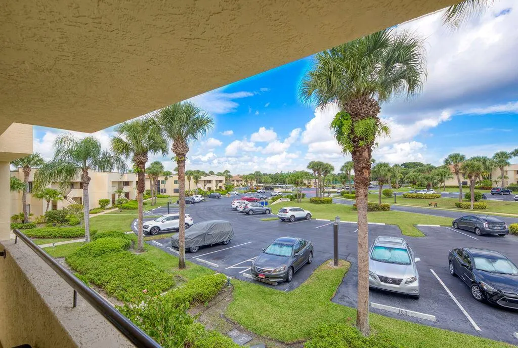 6980 SE Constitution Boulevard, #203