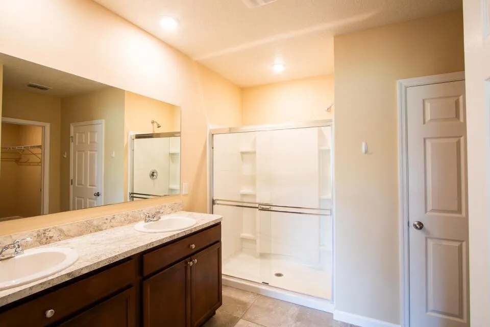 2716 Granville Manor SW