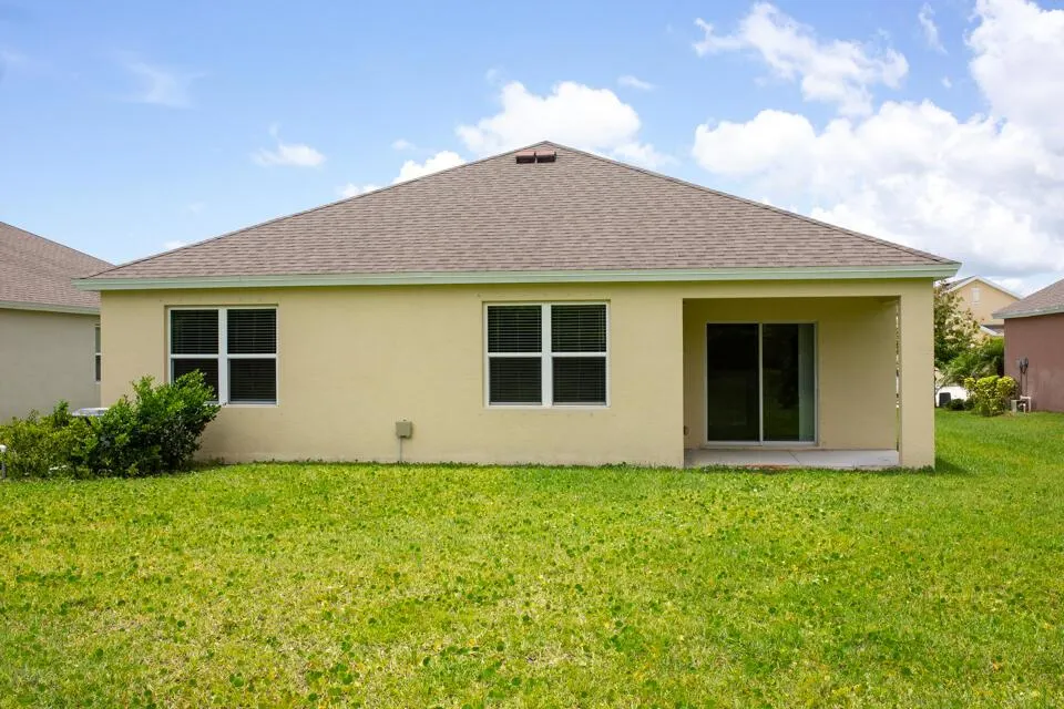 2716 Granville Manor SW