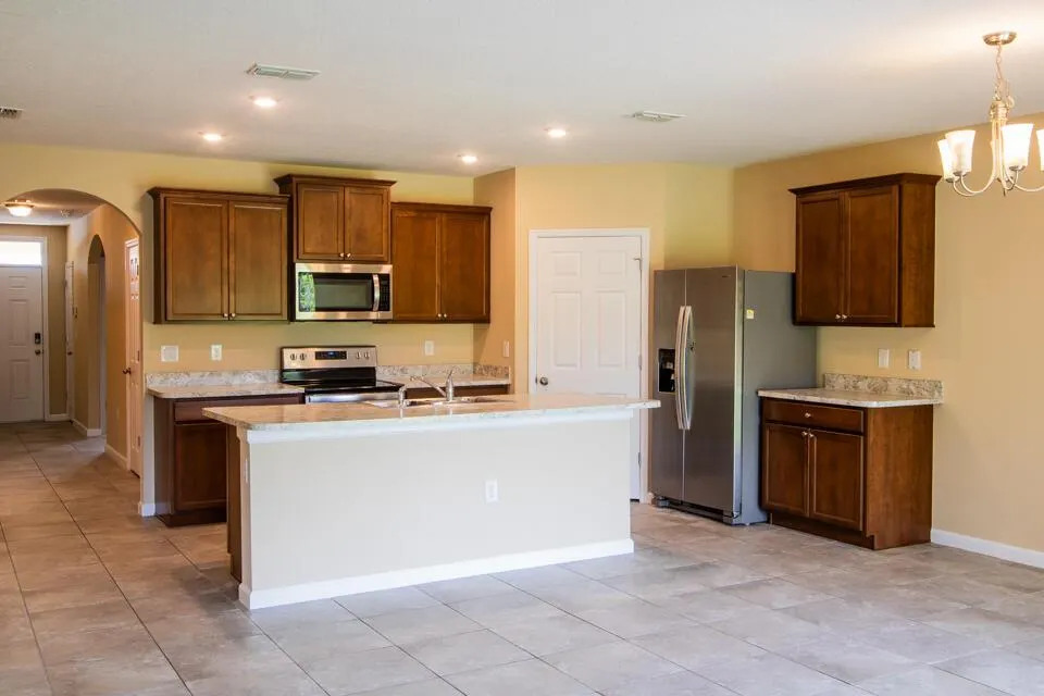 2716 Granville Manor SW
