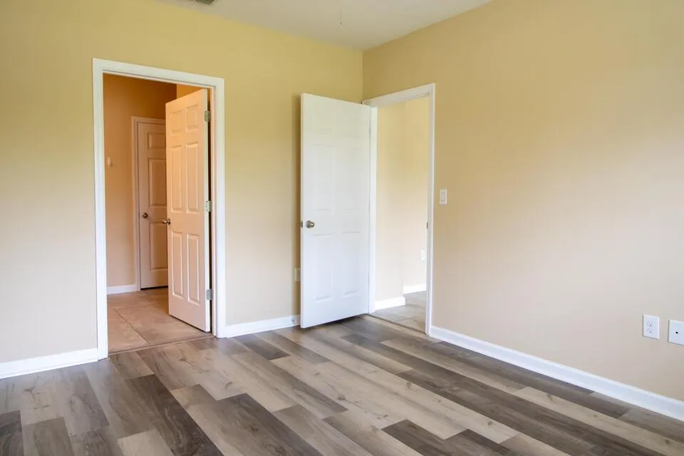 2716 Granville Manor SW
