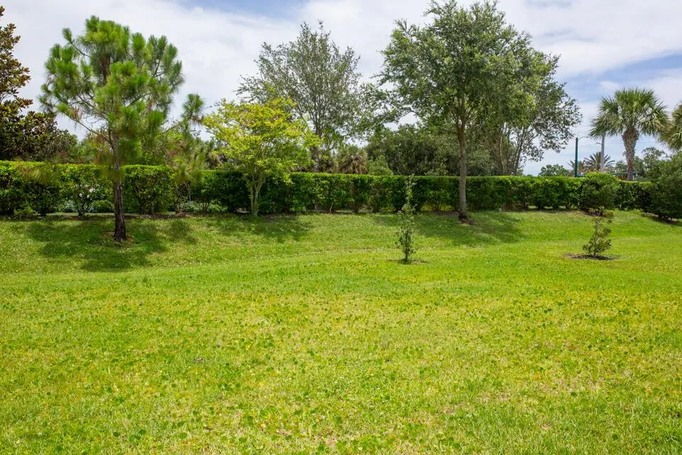 2716 Granville Manor SW