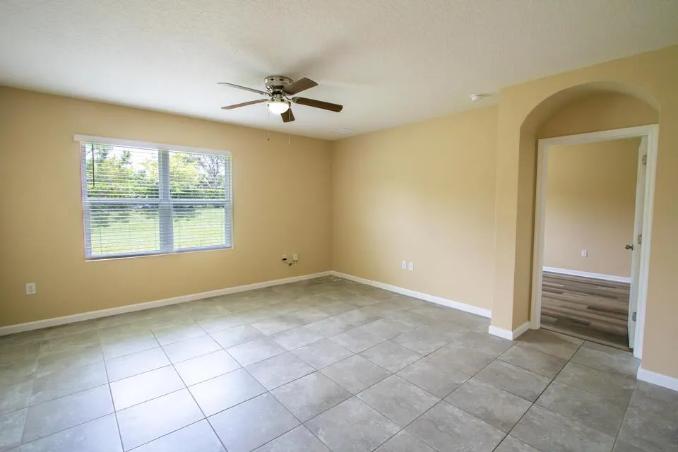 2716 Granville Manor SW