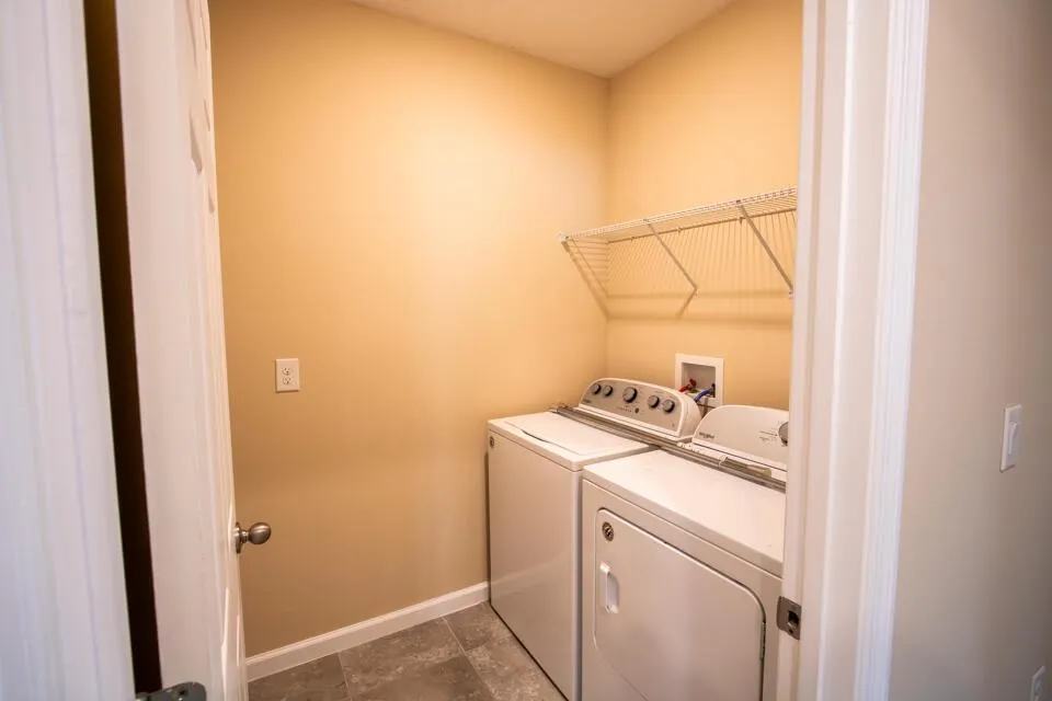 2716 Granville Manor SW