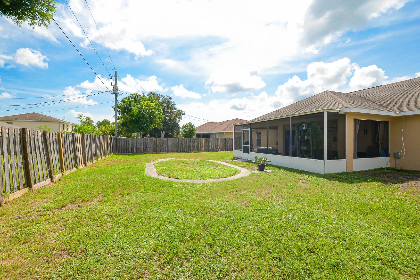2497 SE Dogwood Avenue