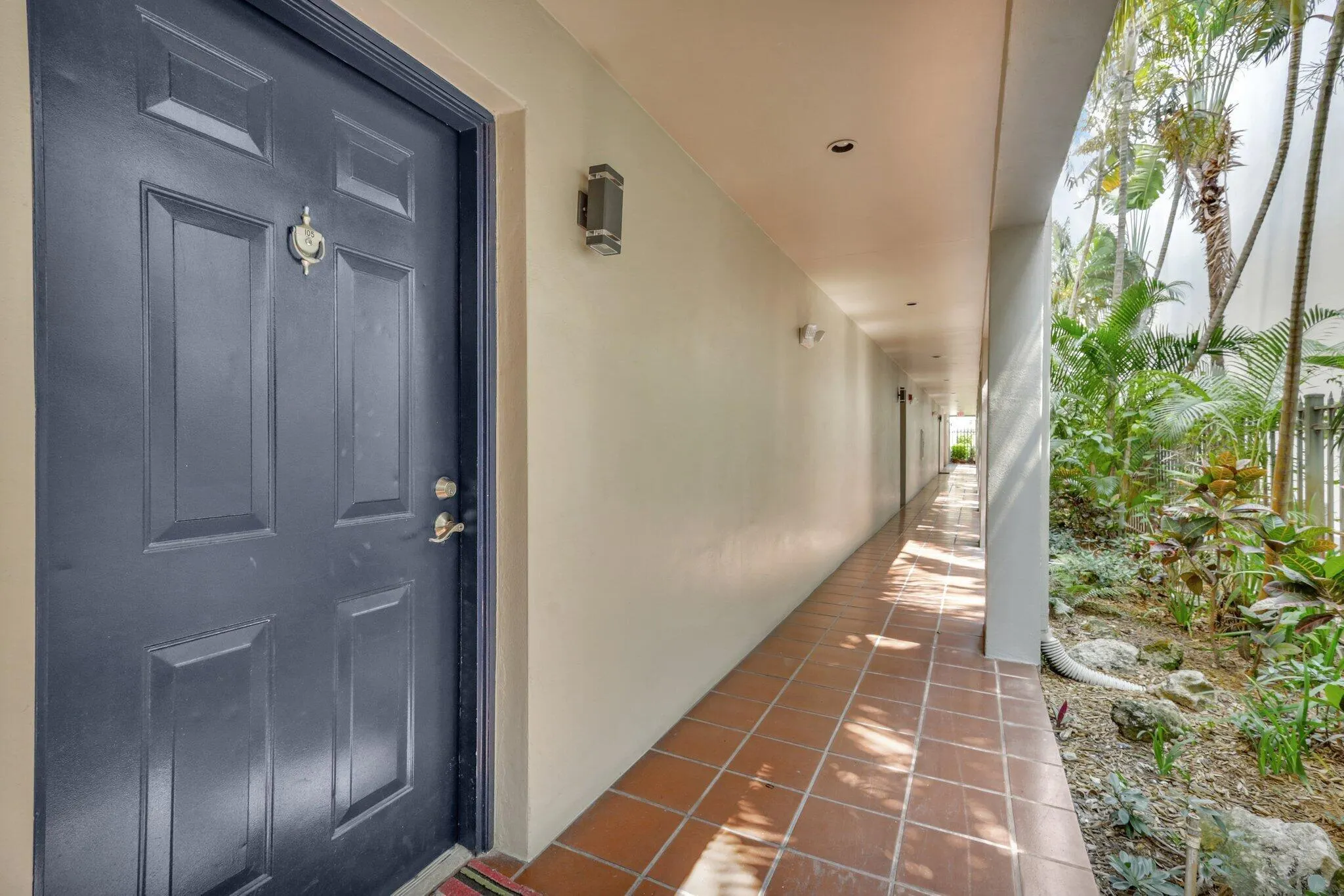 580 S Sapodilla Avenue, #105