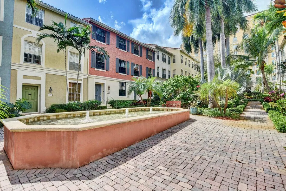 580 S Sapodilla Avenue, #105