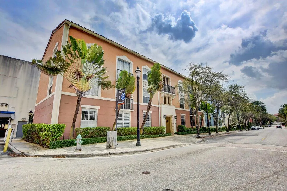 580 S Sapodilla Avenue, #105
