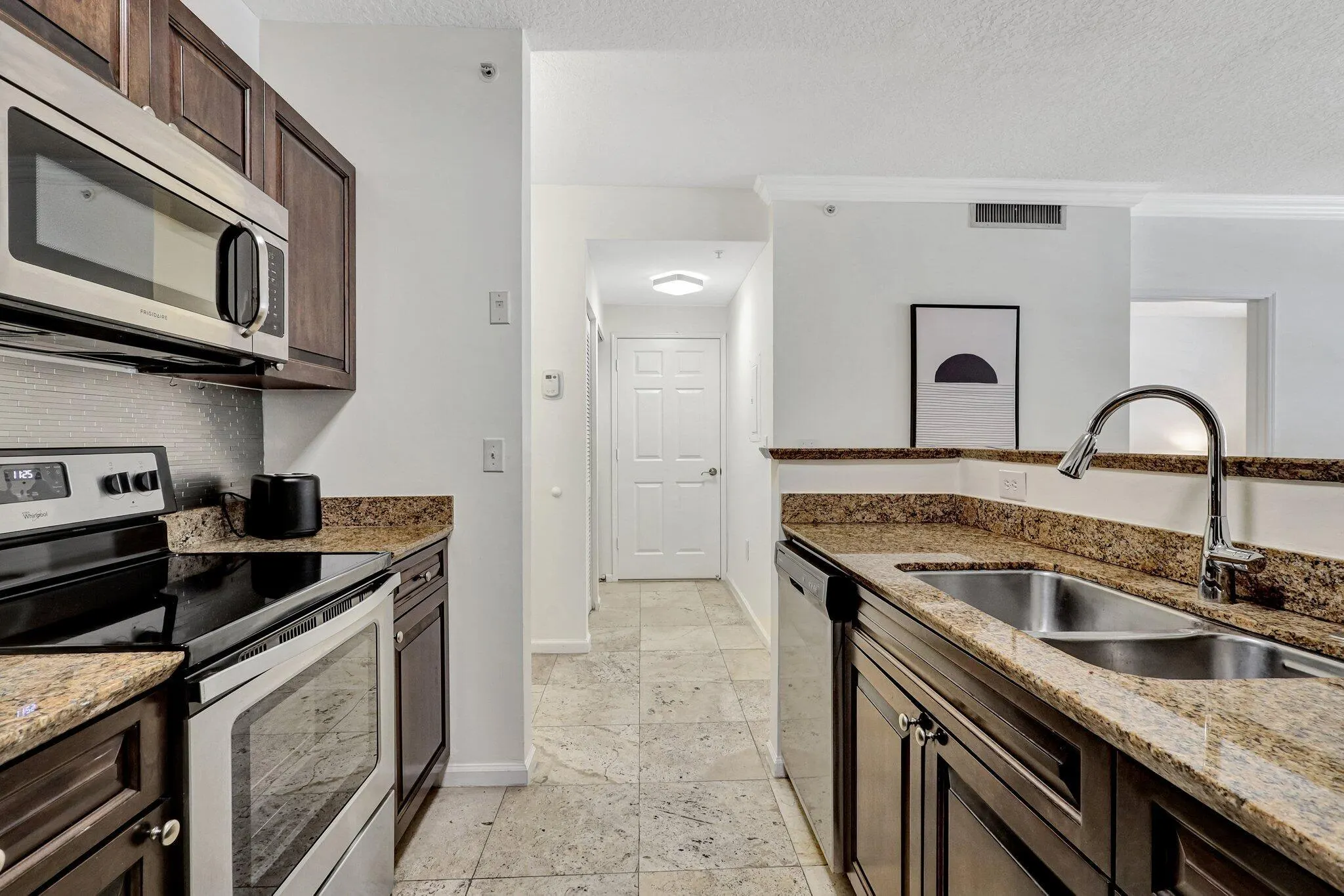 580 S Sapodilla Avenue, #105