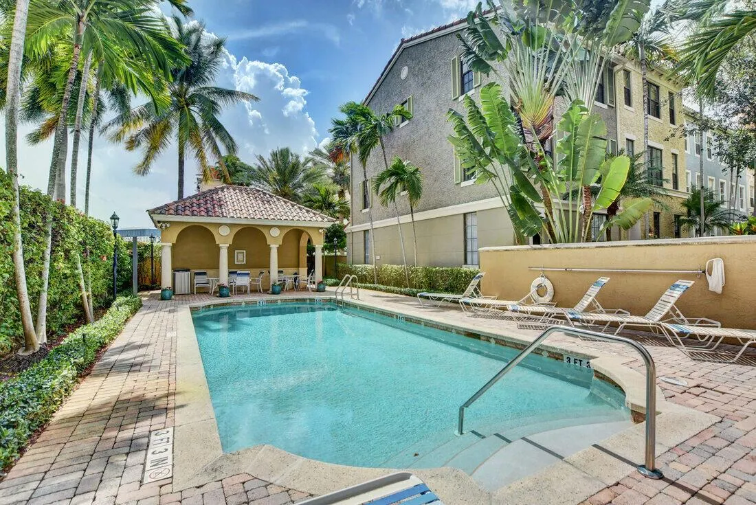 580 S Sapodilla Avenue, #105