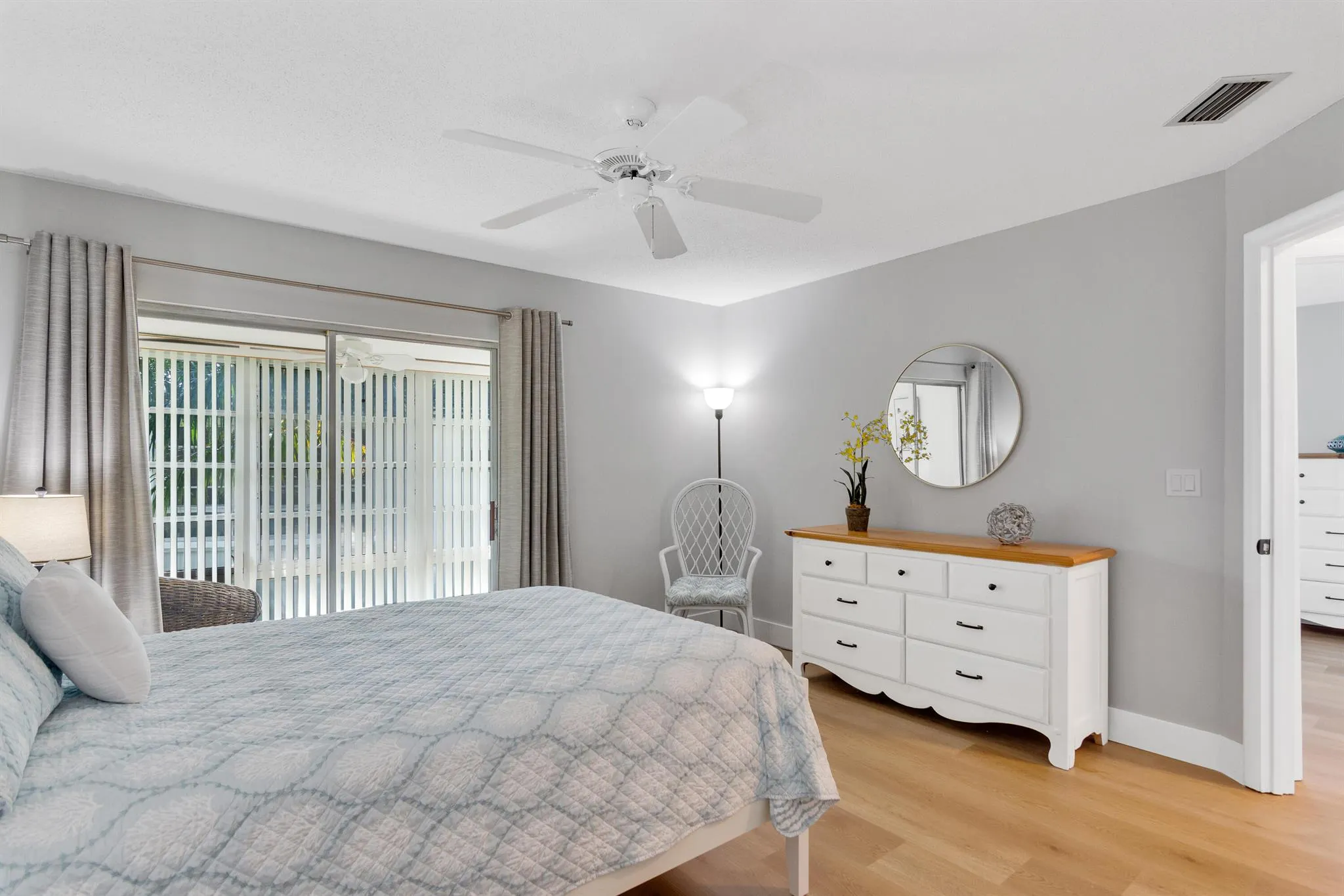 2800 Indian River Boulevard, #J10