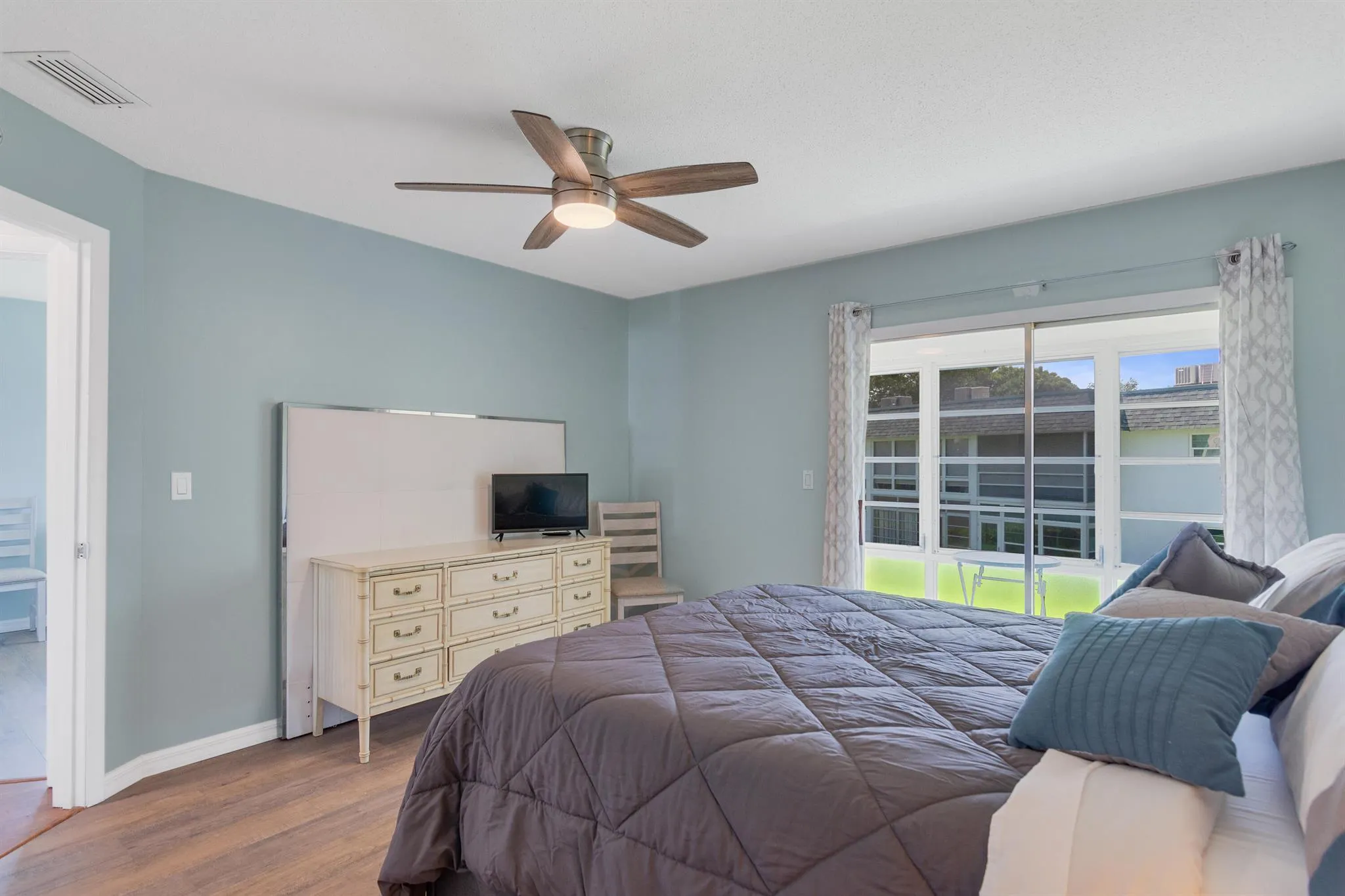 2800 Indian River Boulevard, #J10