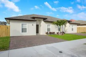 1558 W 26th Court