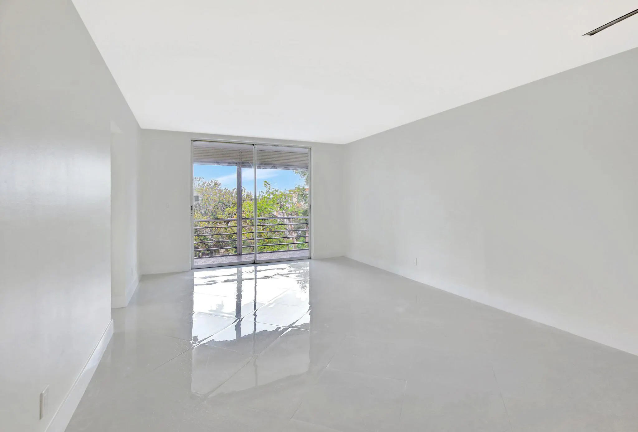 5275 NW 10th Court, #405