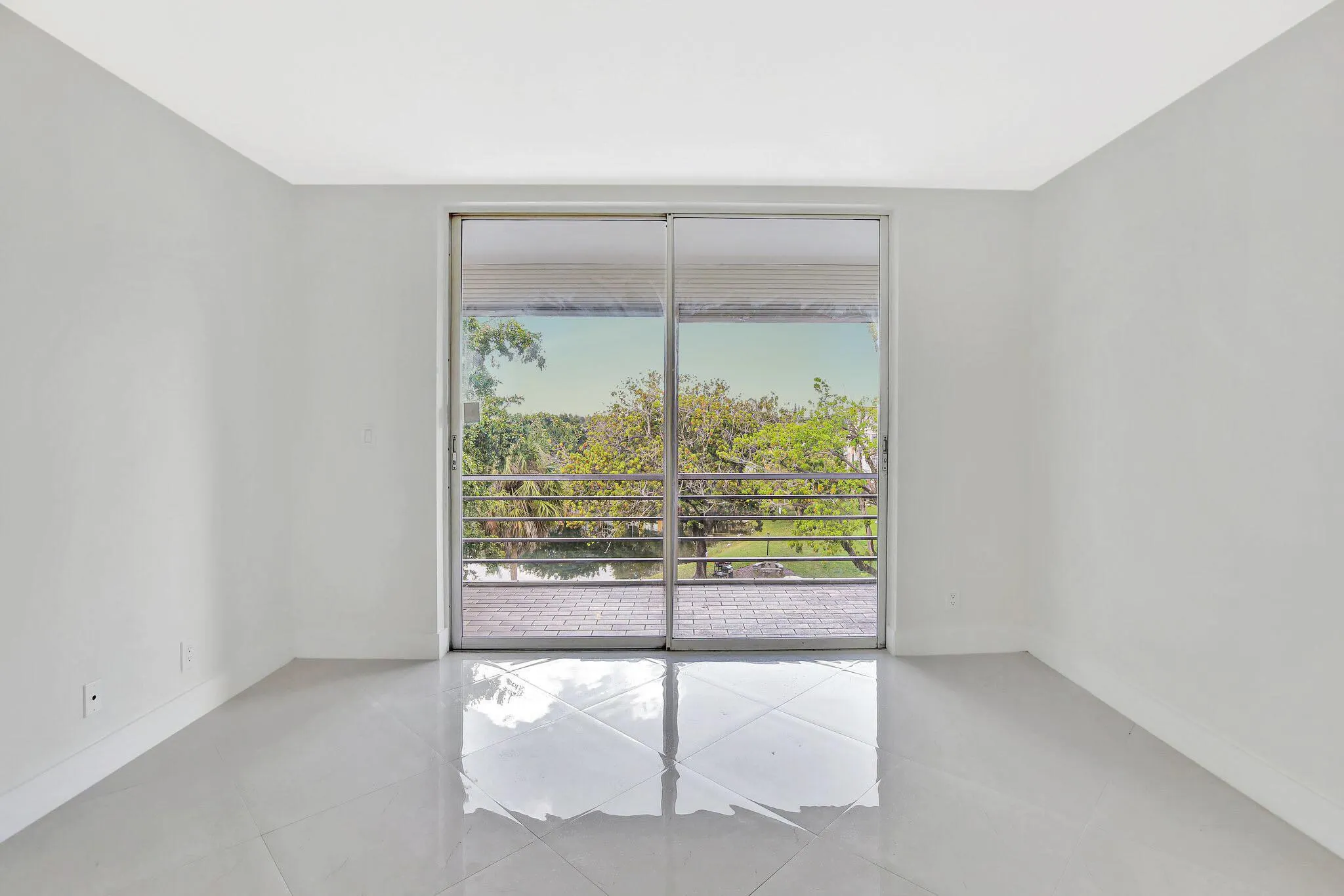 5275 NW 10th Court, #405