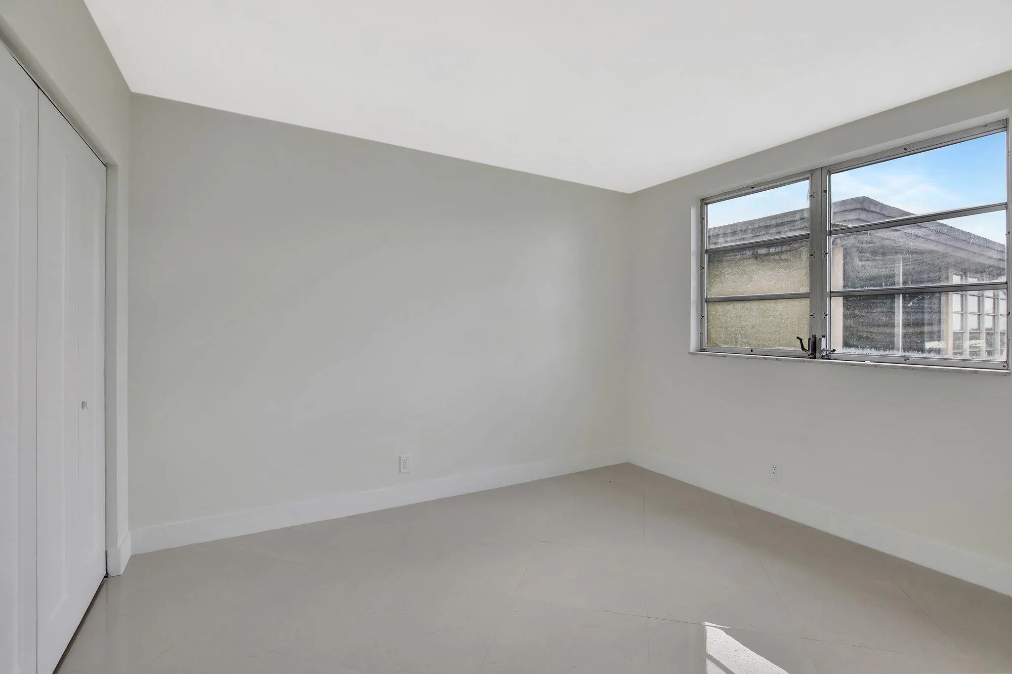 5275 NW 10th Court, #405
