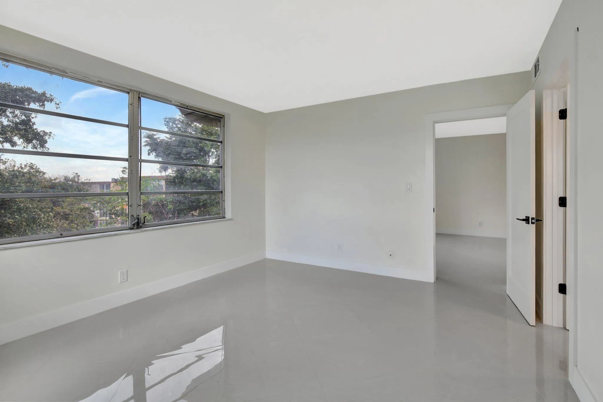 5275 NW 10th Court, #405