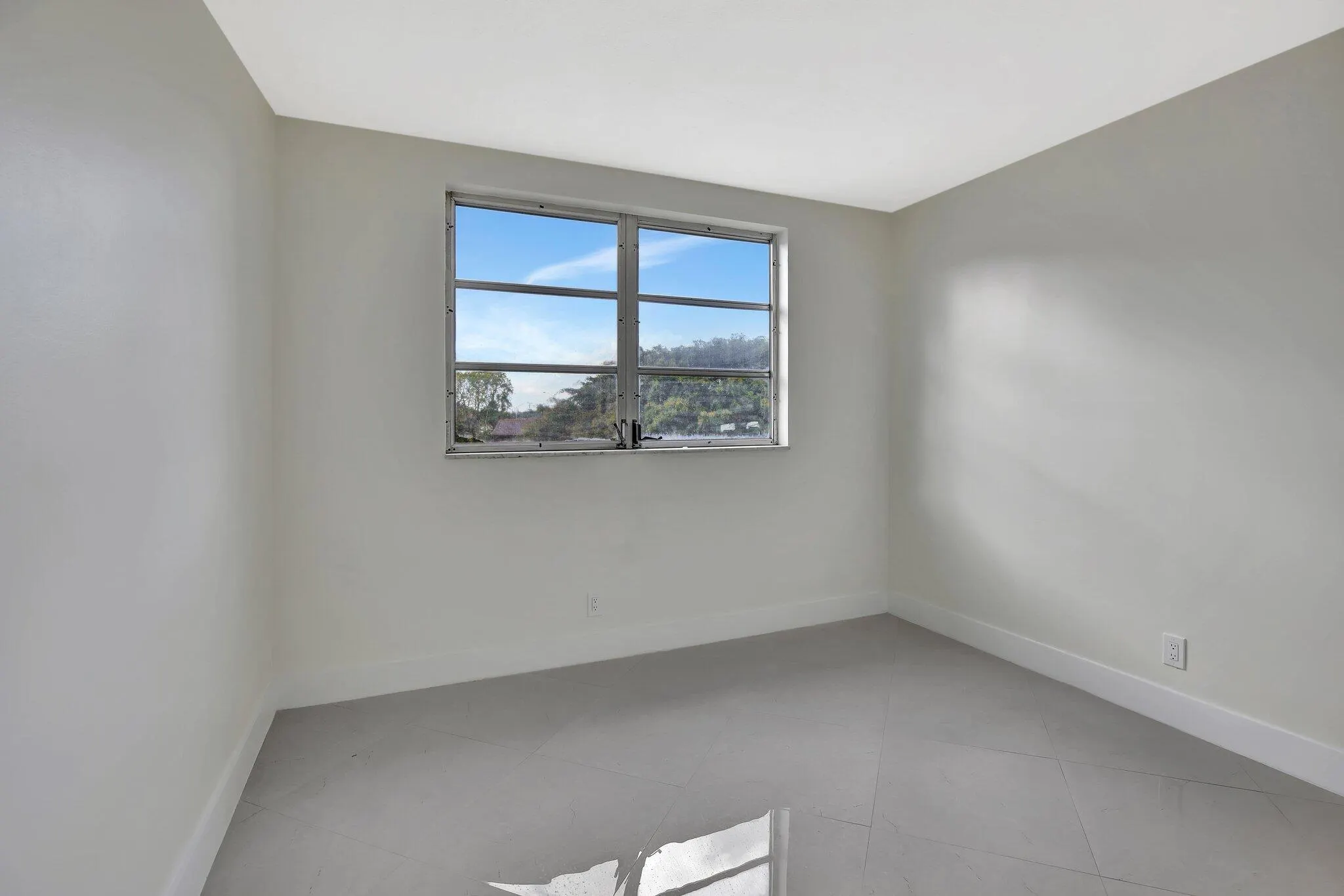 5275 NW 10th Court, #405