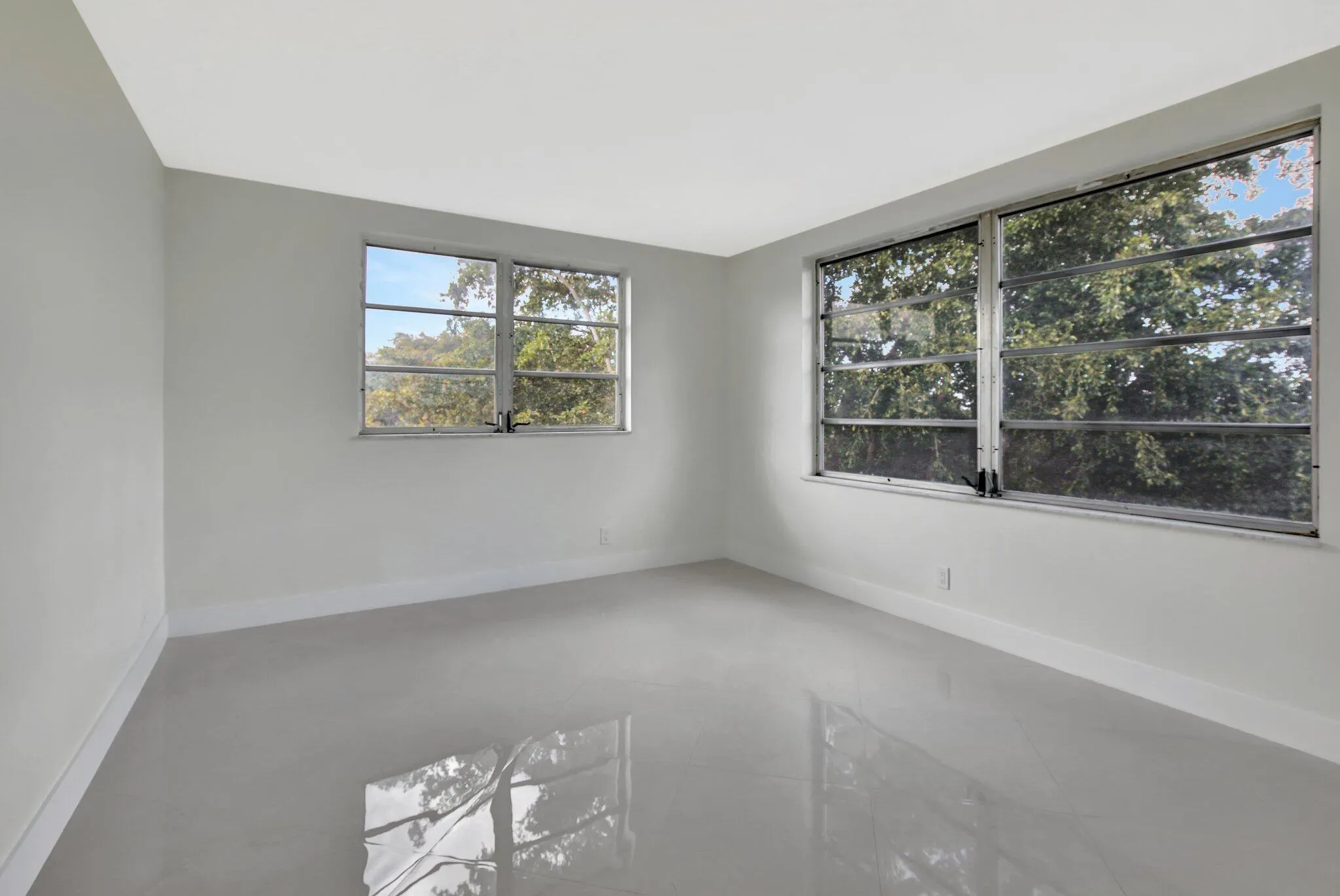 5275 NW 10th Court, #405