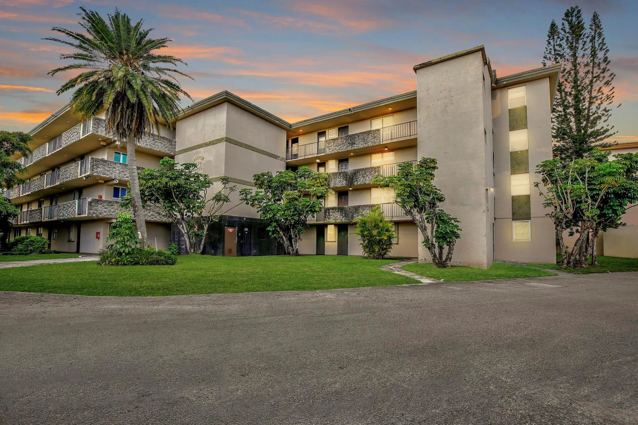 5275 NW 10th Court, #405