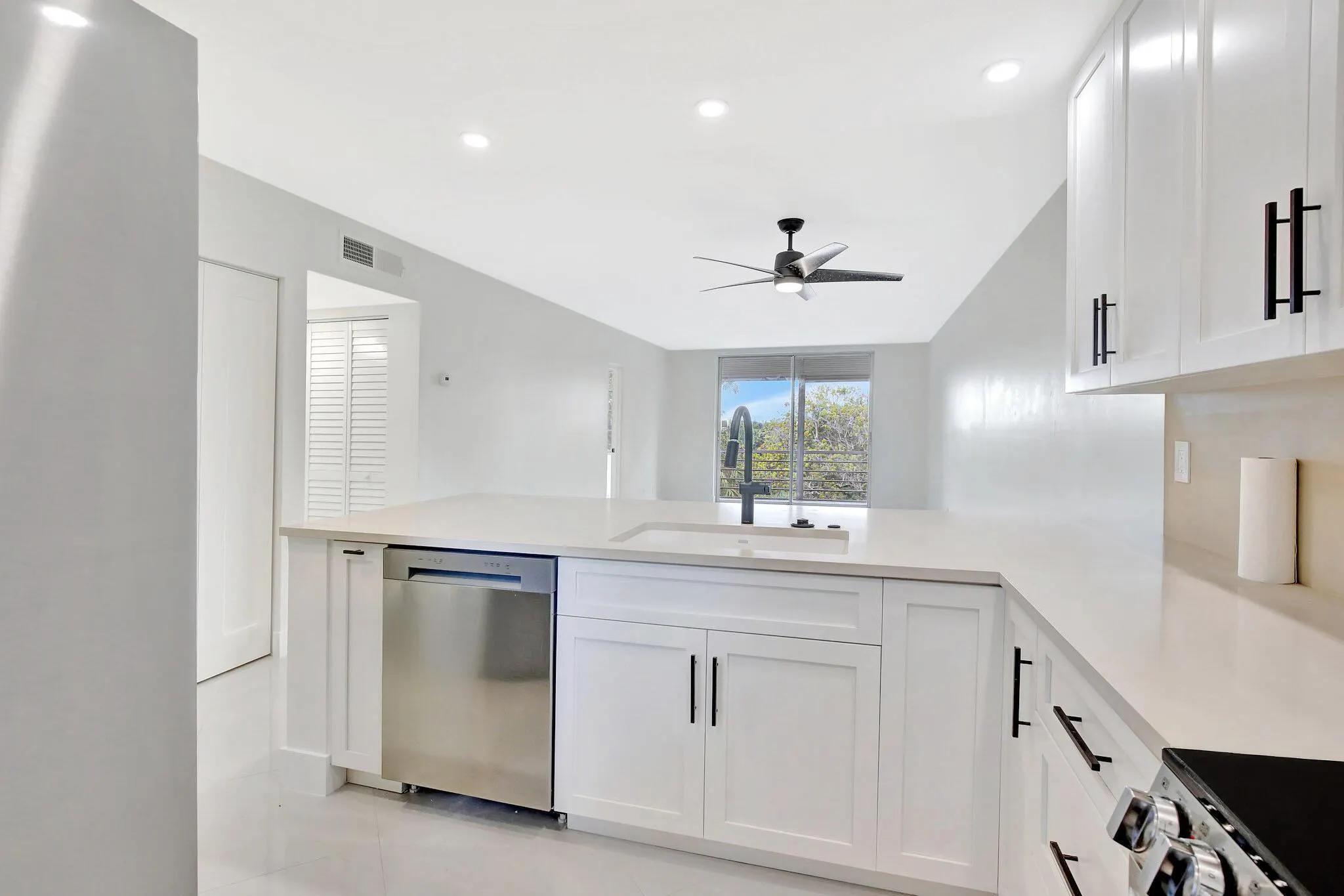5275 NW 10th Court, #405