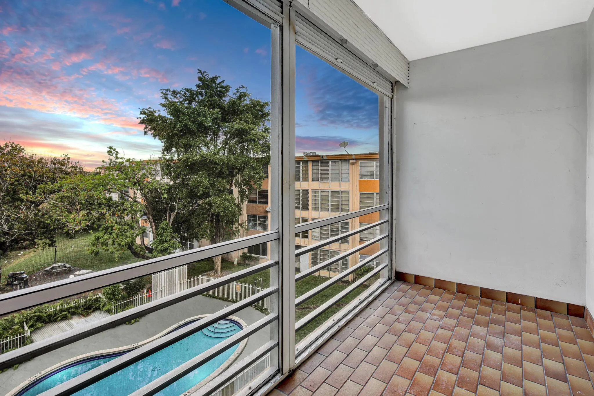 5275 NW 10th Court, #405