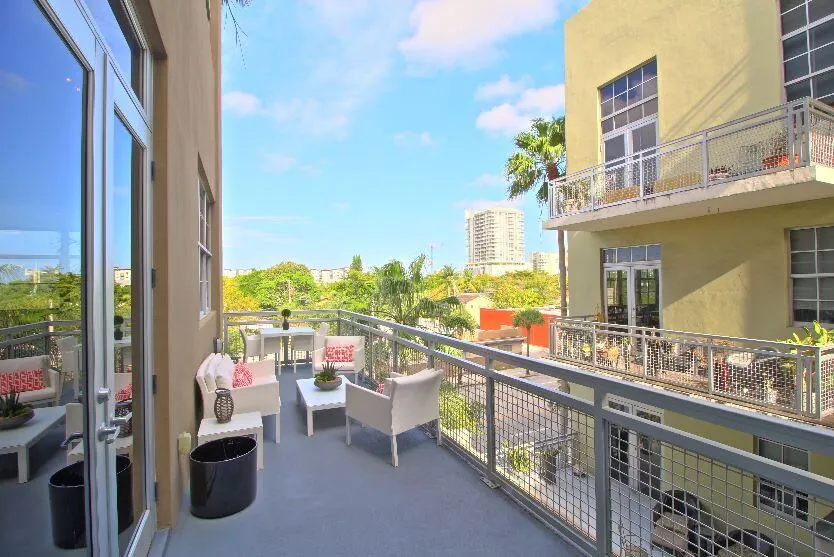 445 N Andrews Avenue, #301