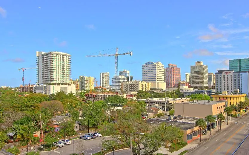 445 N Andrews Avenue, #301