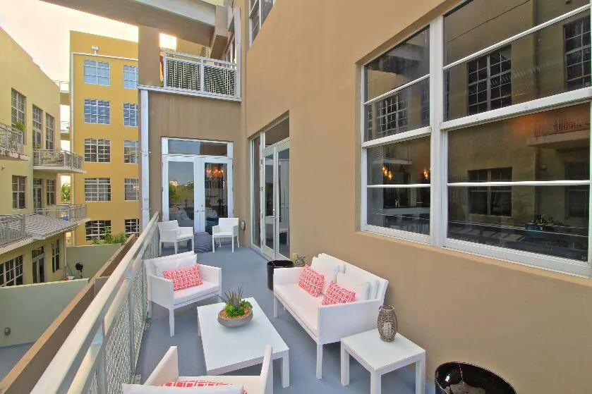 445 N Andrews Avenue, #301