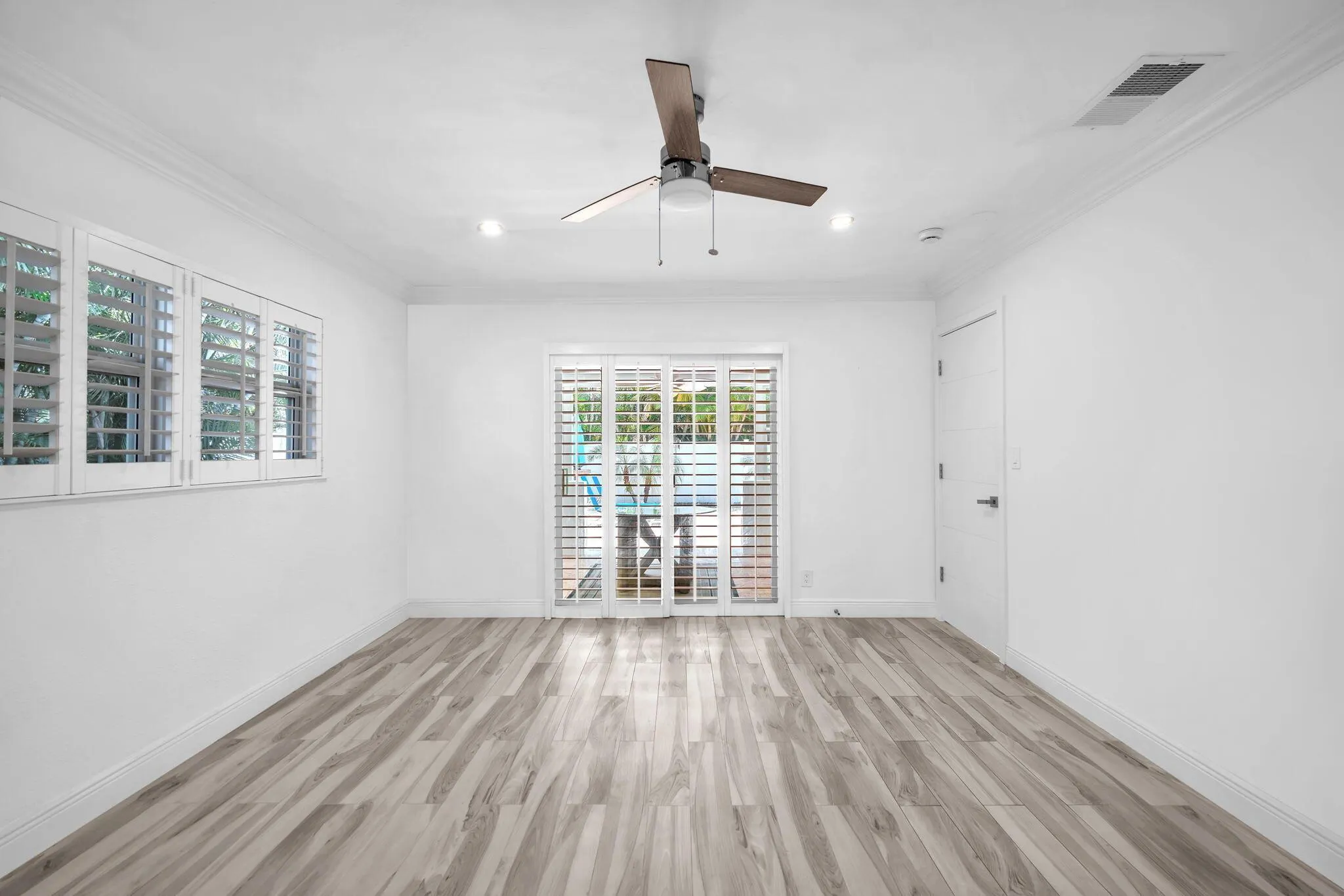 850 W Camino Real
