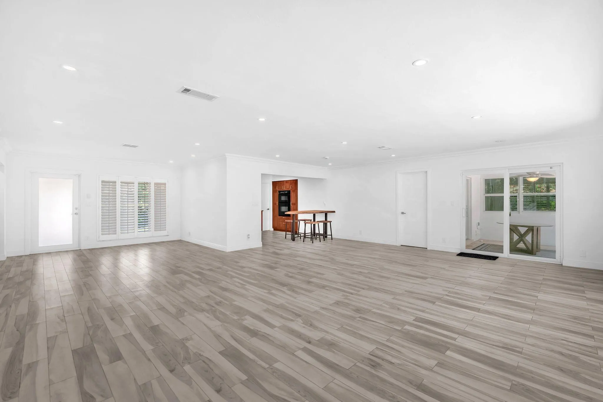850 W Camino Real