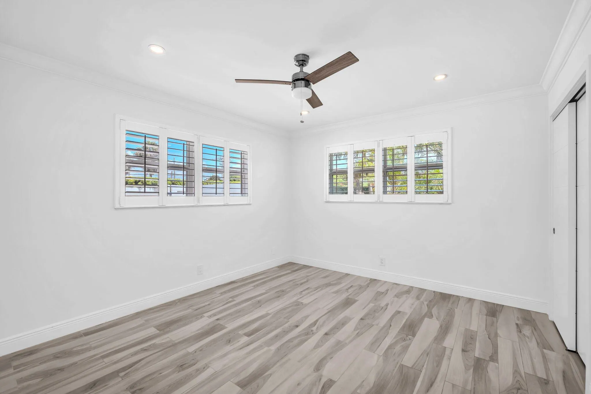 850 W Camino Real