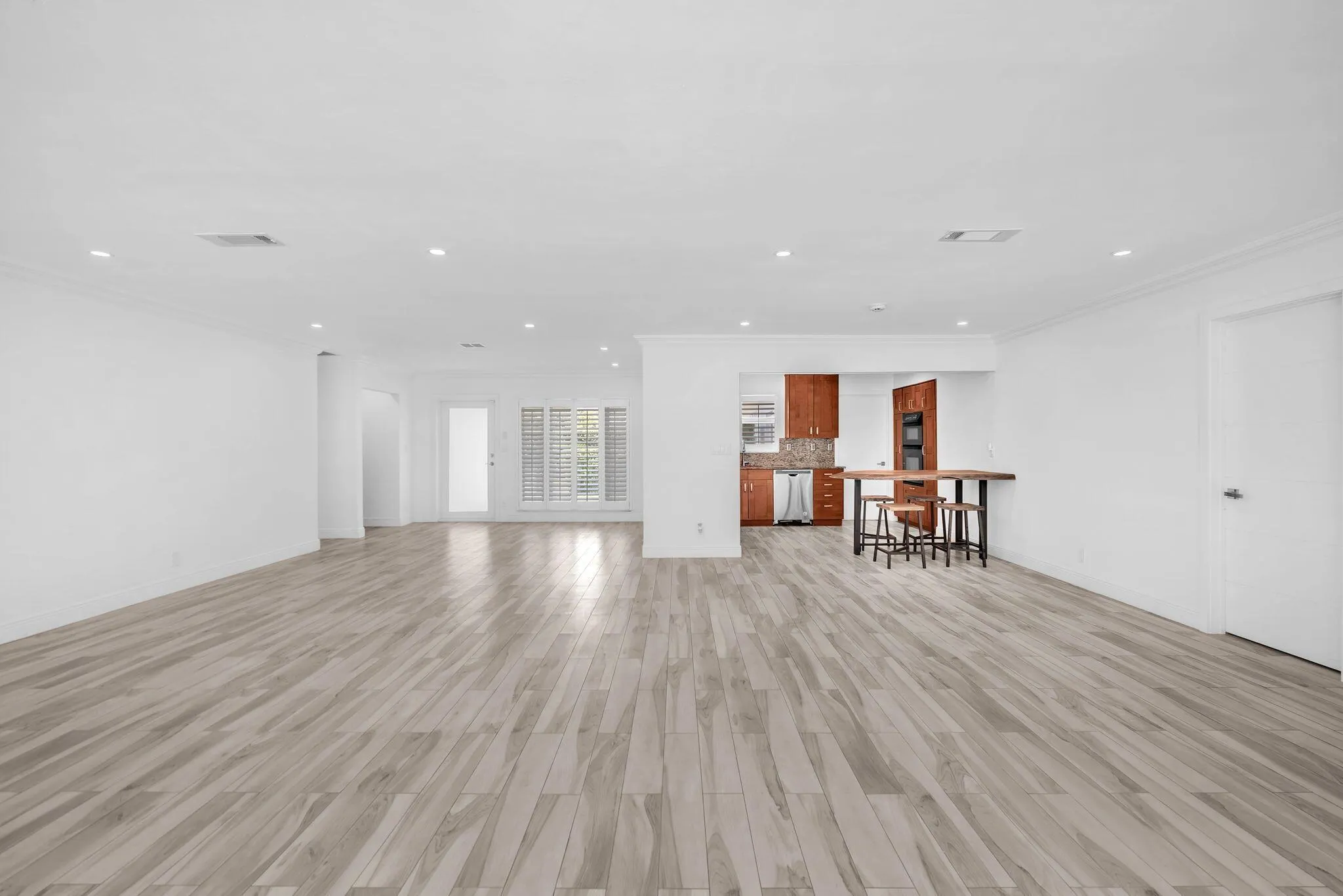 850 W Camino Real