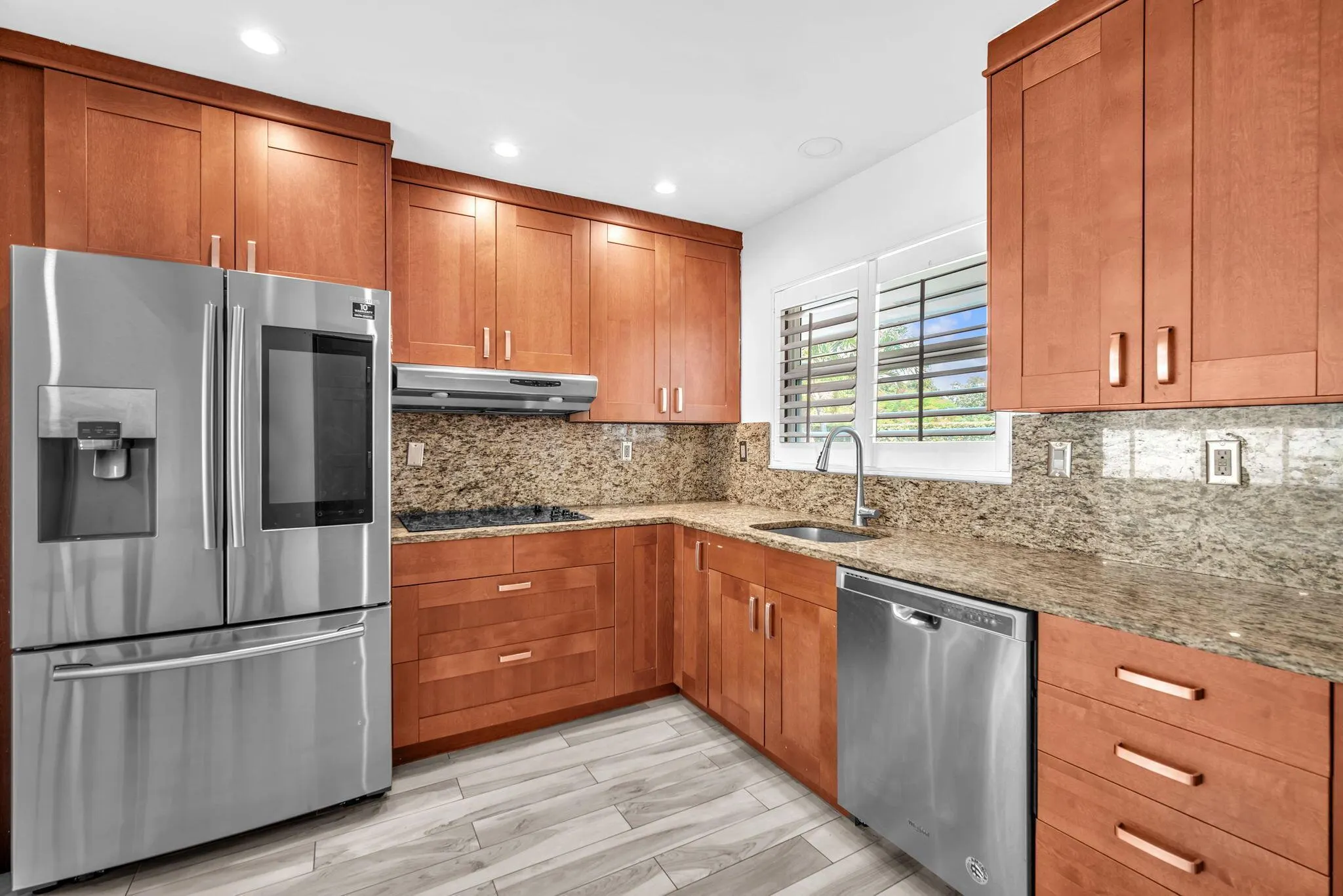 850 W Camino Real