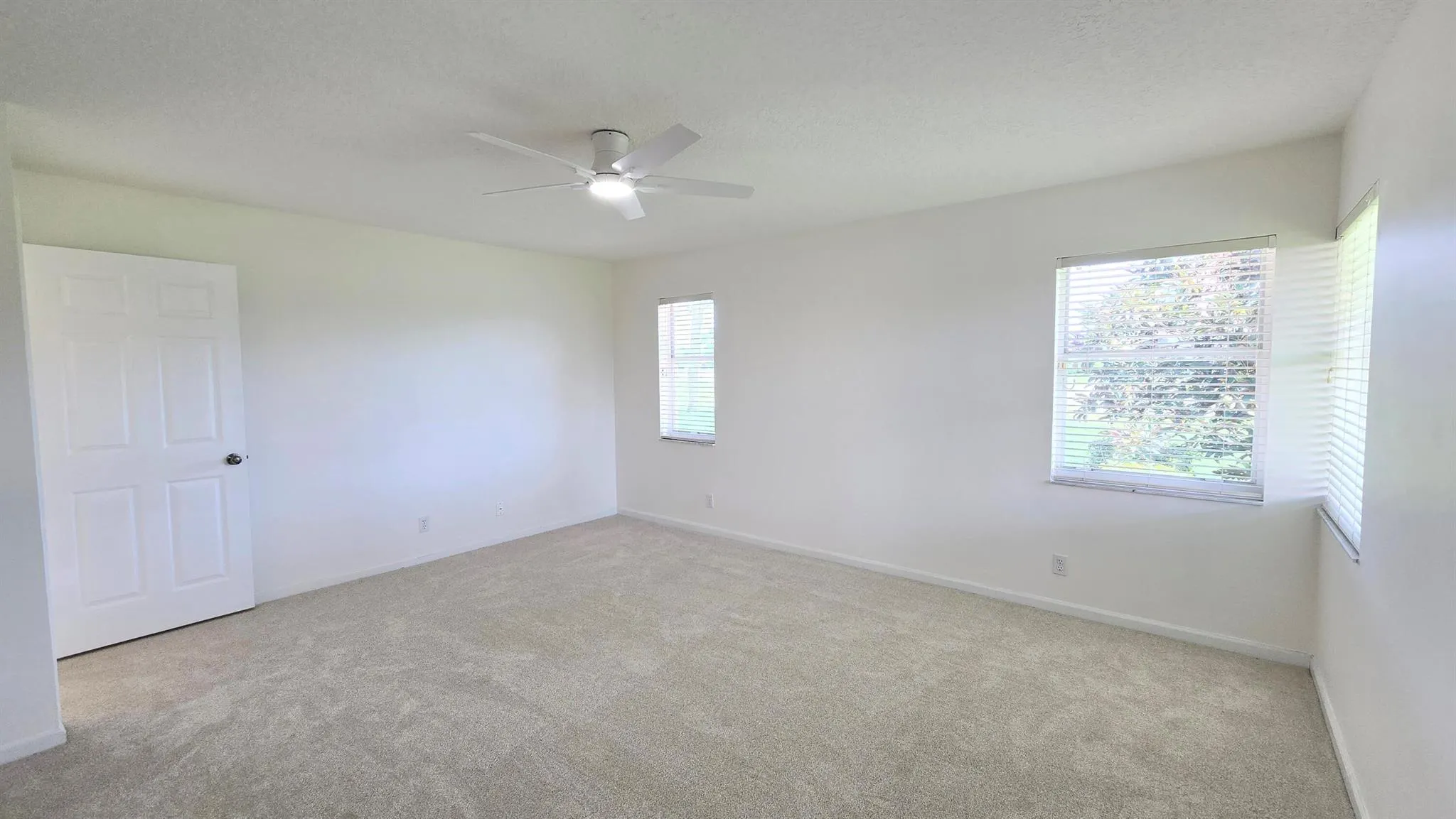 5622 Royal Lake Circle