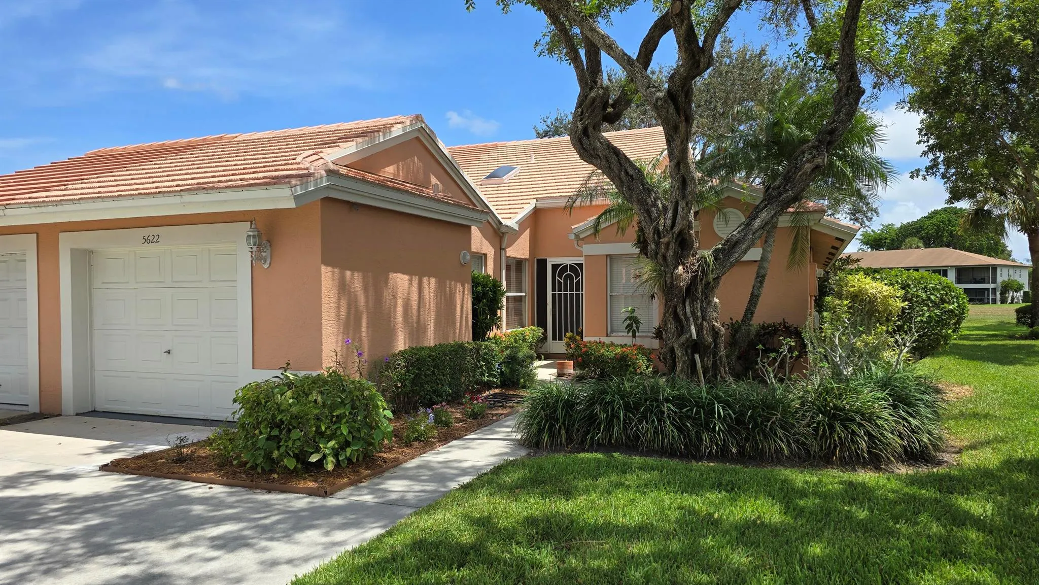 5622 Royal Lake Circle