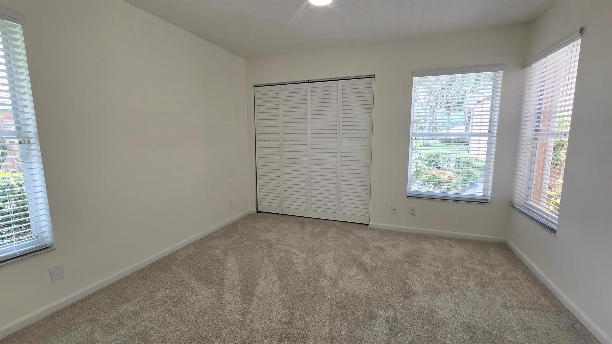 5622 Royal Lake Circle