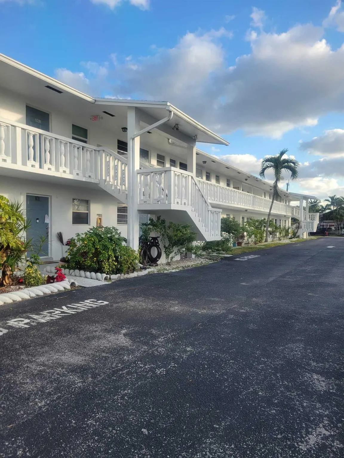 6560 Winfield Boulevard, #102