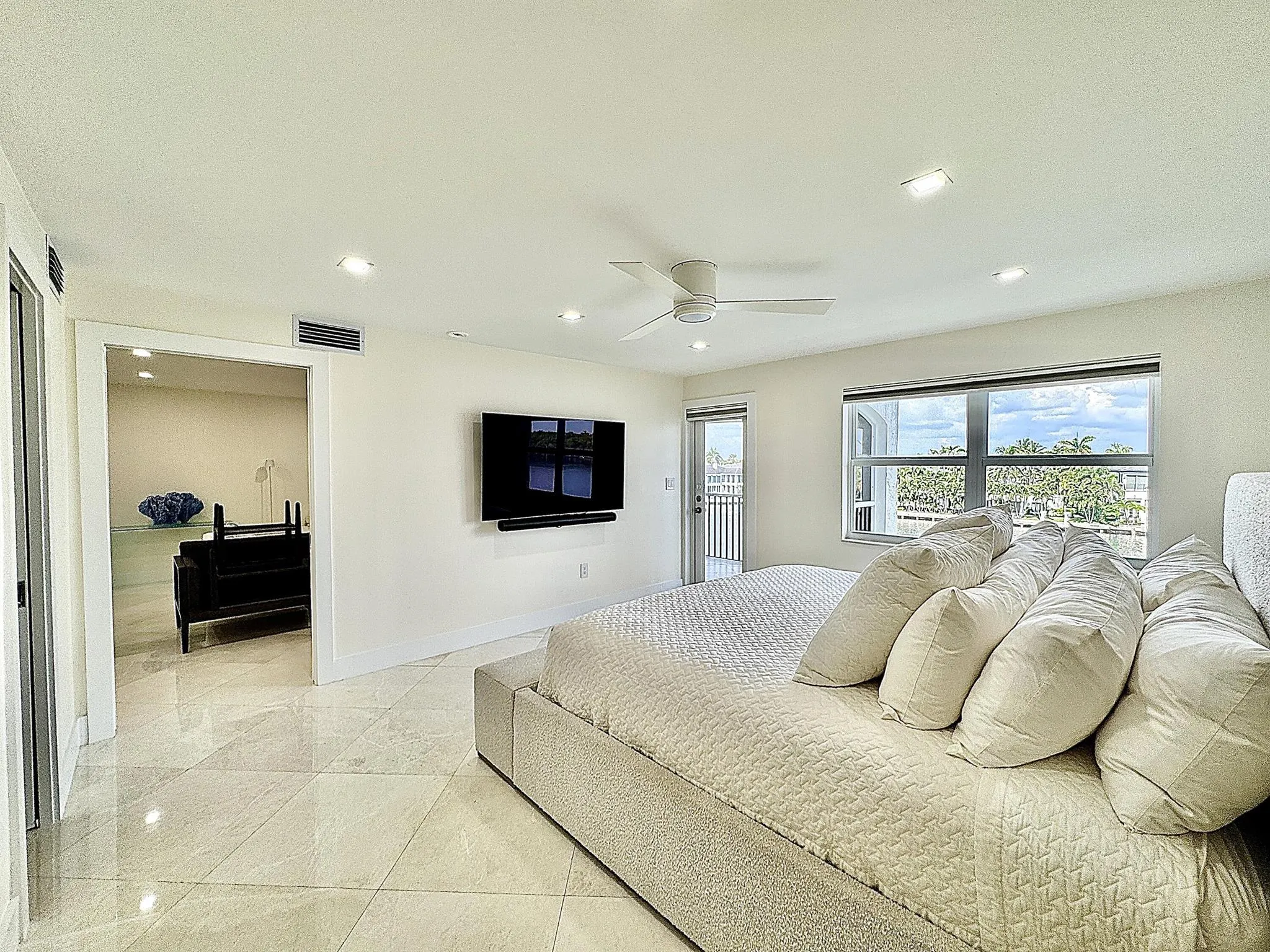 2871 N Ocean Boulevard, #R358