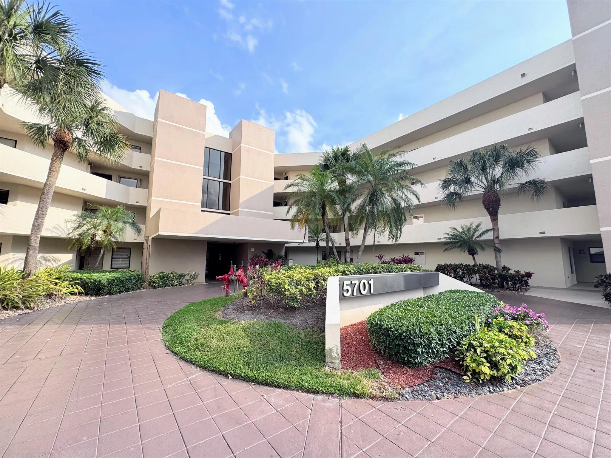 5701 Camino Del Sol, #403