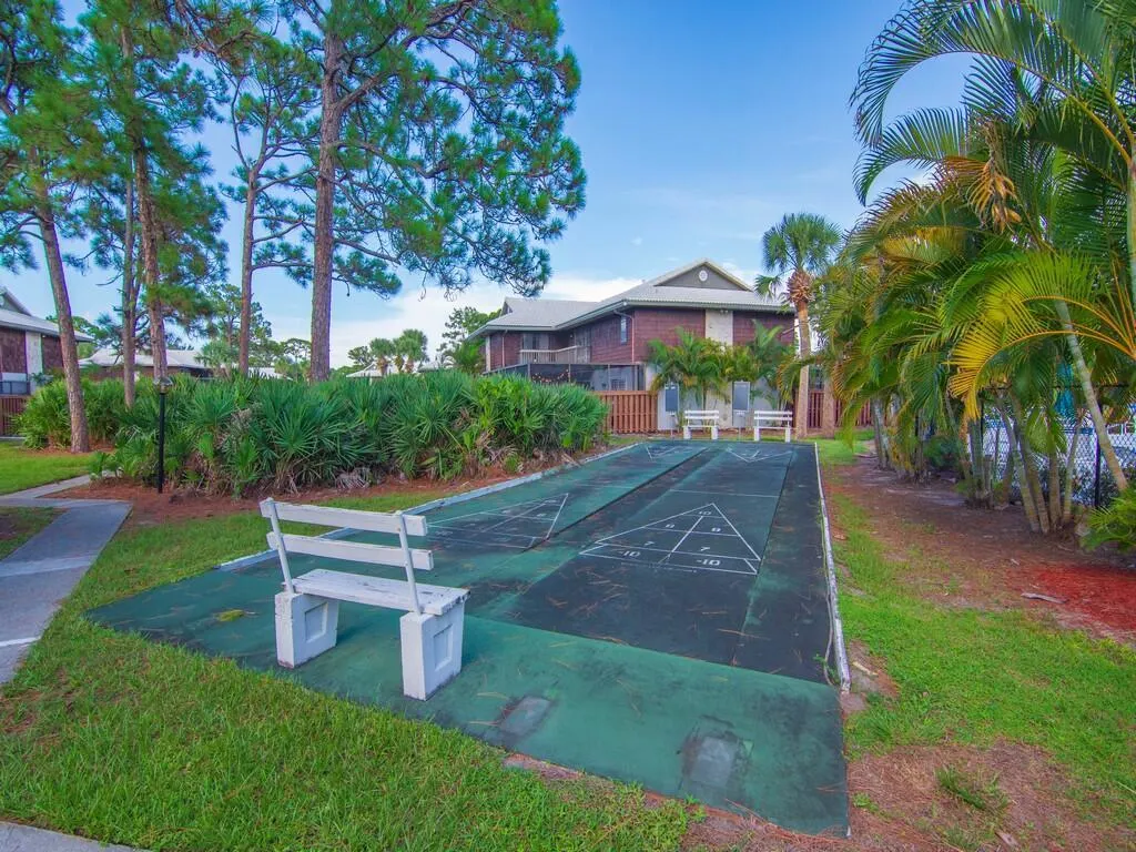 1803 SE Sir Lancelot Drive