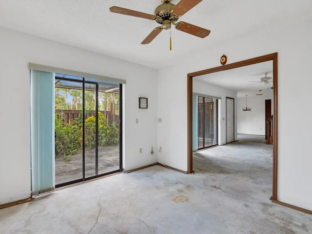 1803 SE Sir Lancelot Drive