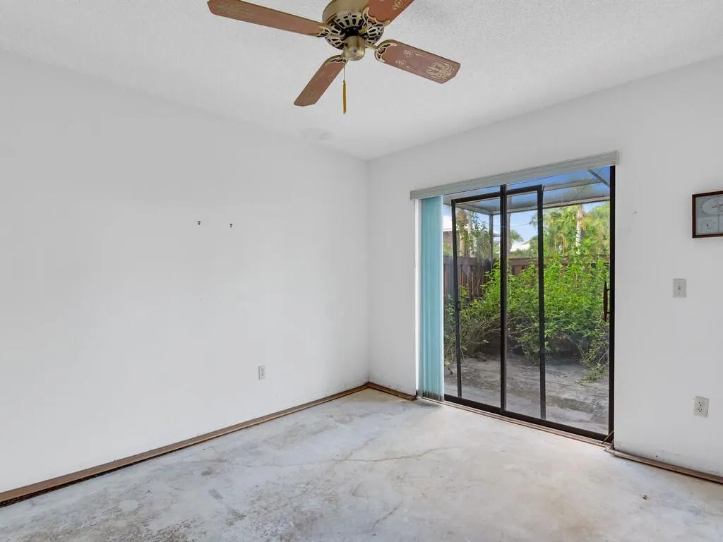 1803 SE Sir Lancelot Drive