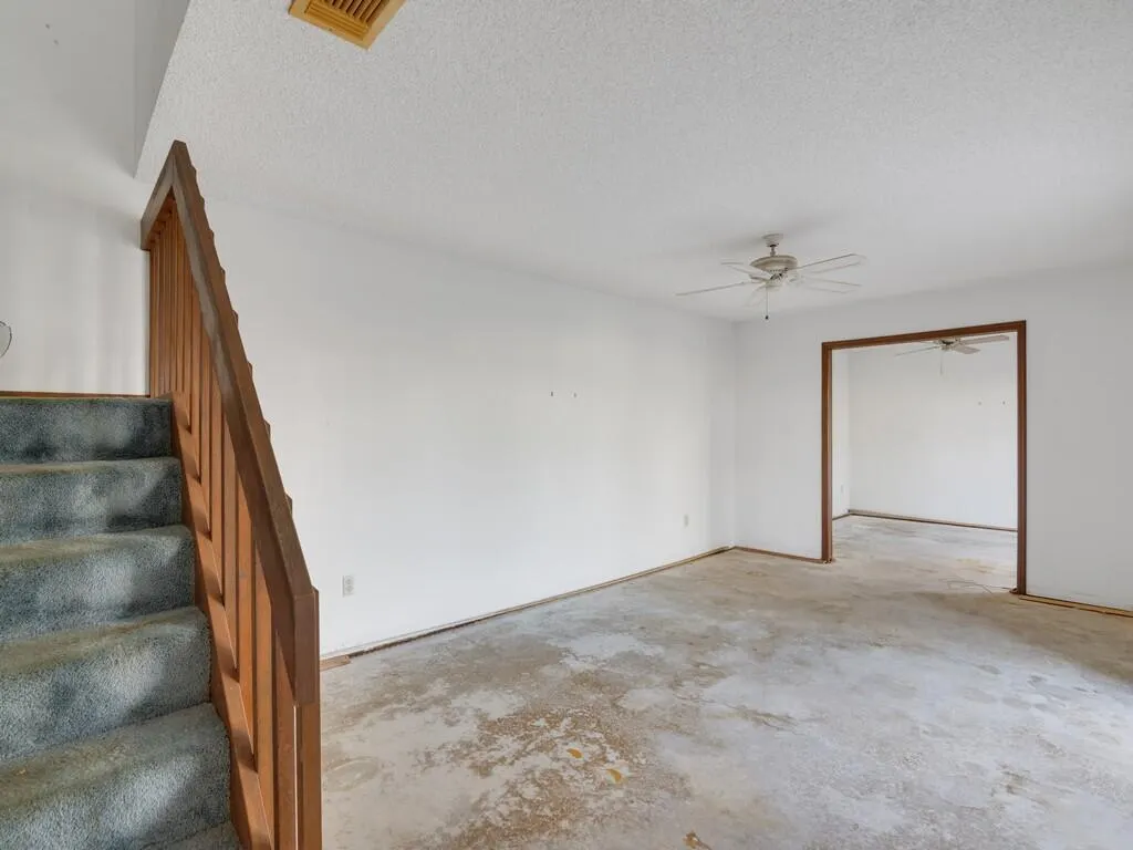 1803 SE Sir Lancelot Drive
