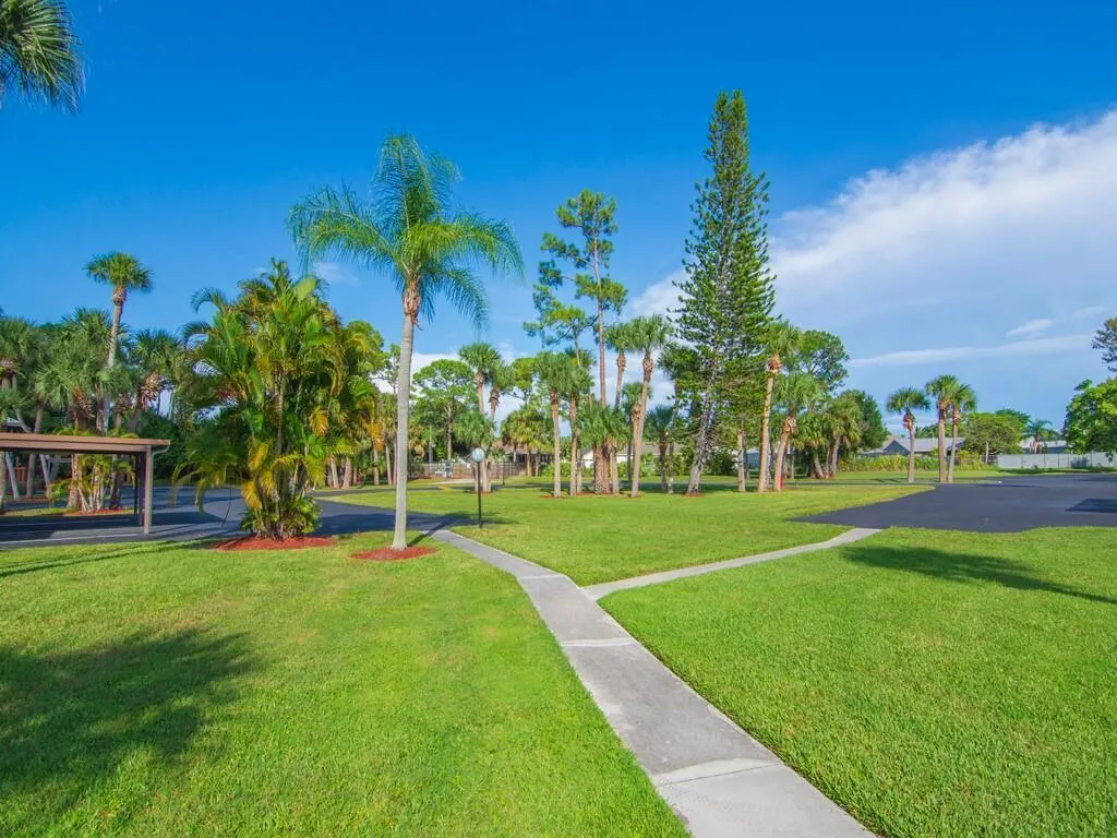 1803 SE Sir Lancelot Drive